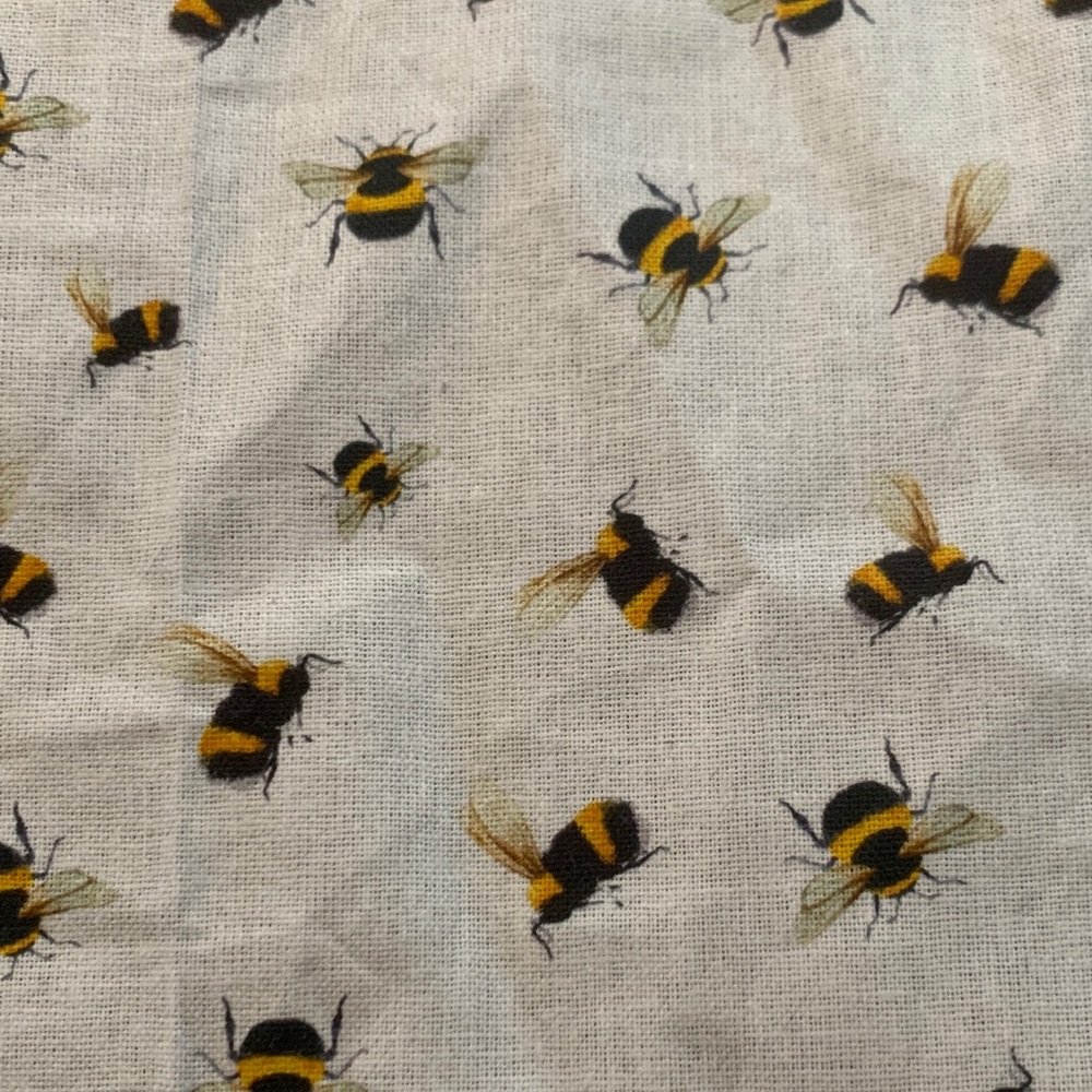 Bee Pattern Heating Pad - Picture 2 of 2